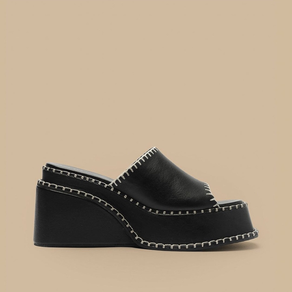 FARM Rio Black Wedge Shoes with Distinctive Design